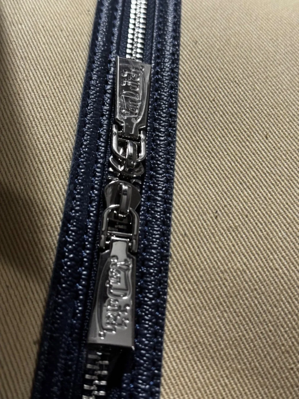 Von Dutch Cream/Navy/Red Logo Satchel Top Handle Zip Studs Buckle Detach Strap